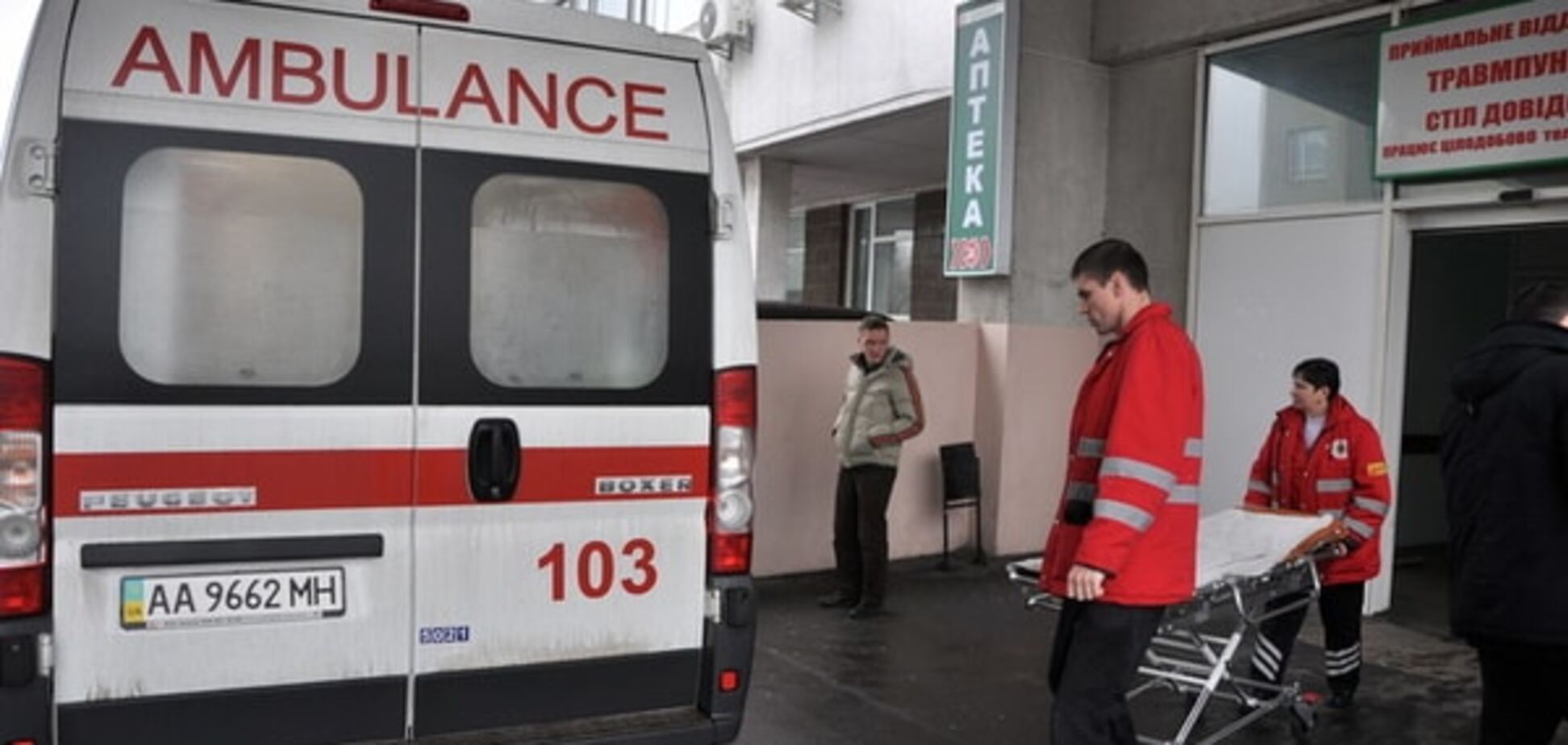 У Києві на фабриці обірвалася будівельна люлька, постраждав чоловік 