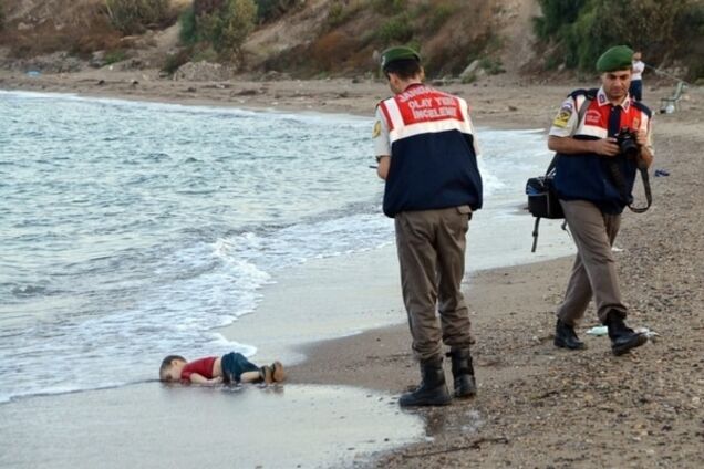 Фото стыда: кем был погибший в Турции маленький сириец