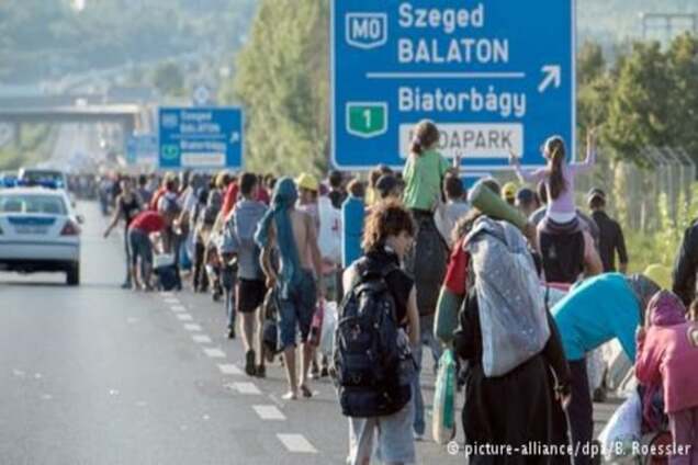 ЗМІ: Єврокомісія планує перерозподілити 120 тисяч біженців серед країн ЄС