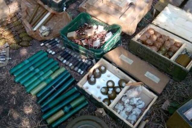 Ракеты, гранаты и тысячи патронов: силовики нашли тайник в зоне АТО