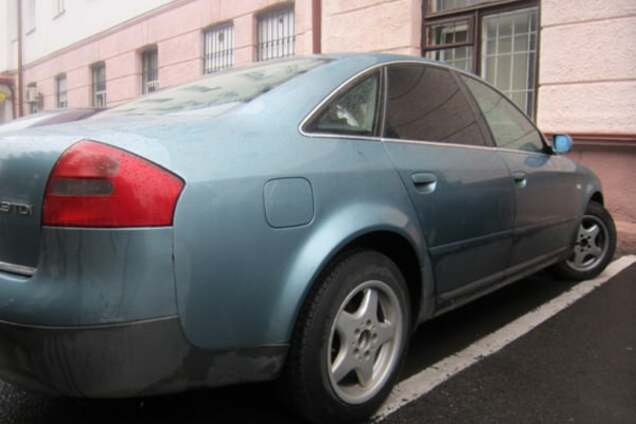 В Ривне во время обыска авто изъяли почти 150 кг янтаря