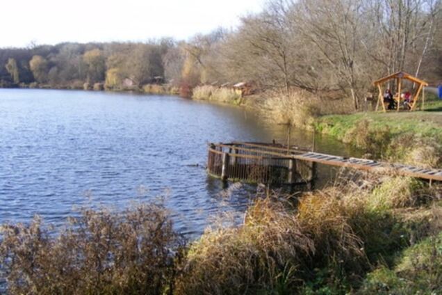 В Киеве у озера в Голосеево найден труп