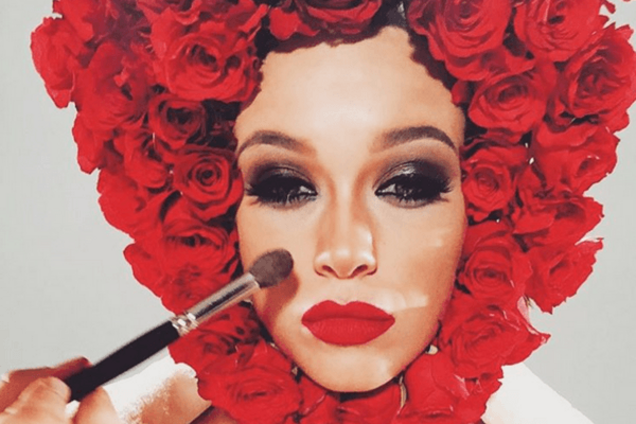 В новом клипе Яремчук предстала в роковом образе красотки в розах