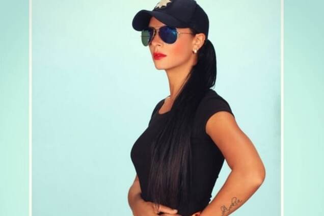 Арестуйте меня: красавица-коп Милевич поразила образом в коротких шортиках