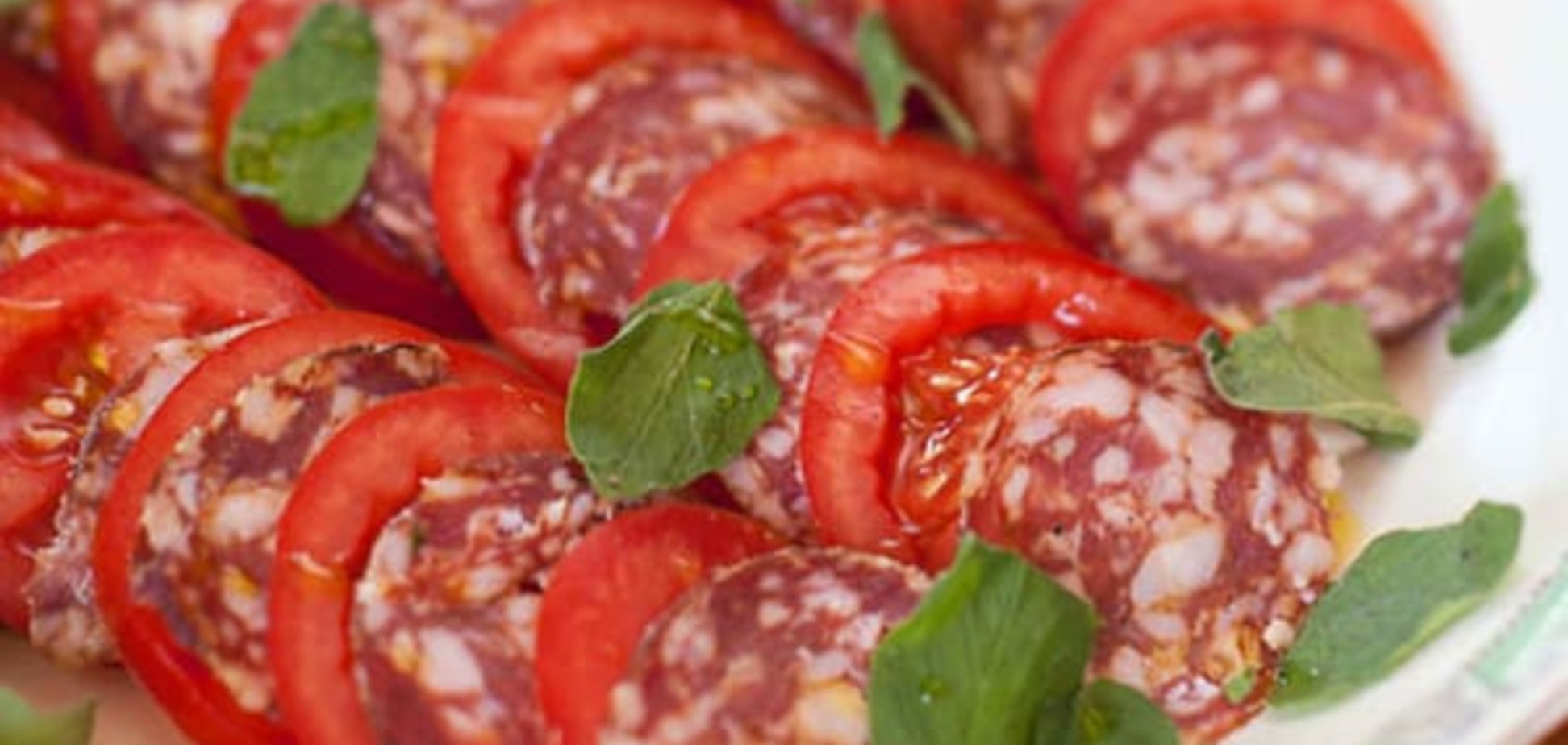 Мир отмечает День салями: 7 фактов о продукте и рецепт потрясающей пиццы от Джейми Оливера