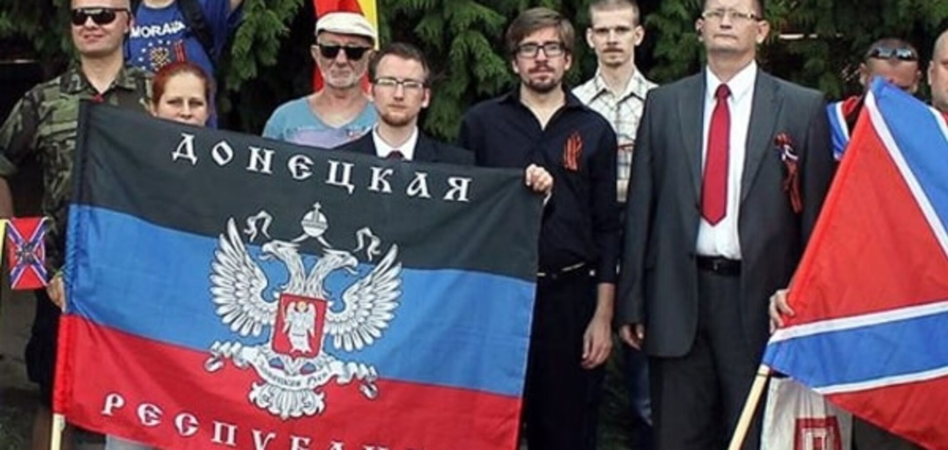 В Словакии на могиле наемника Кремля развернули флаг 'ДНР': фотофакт