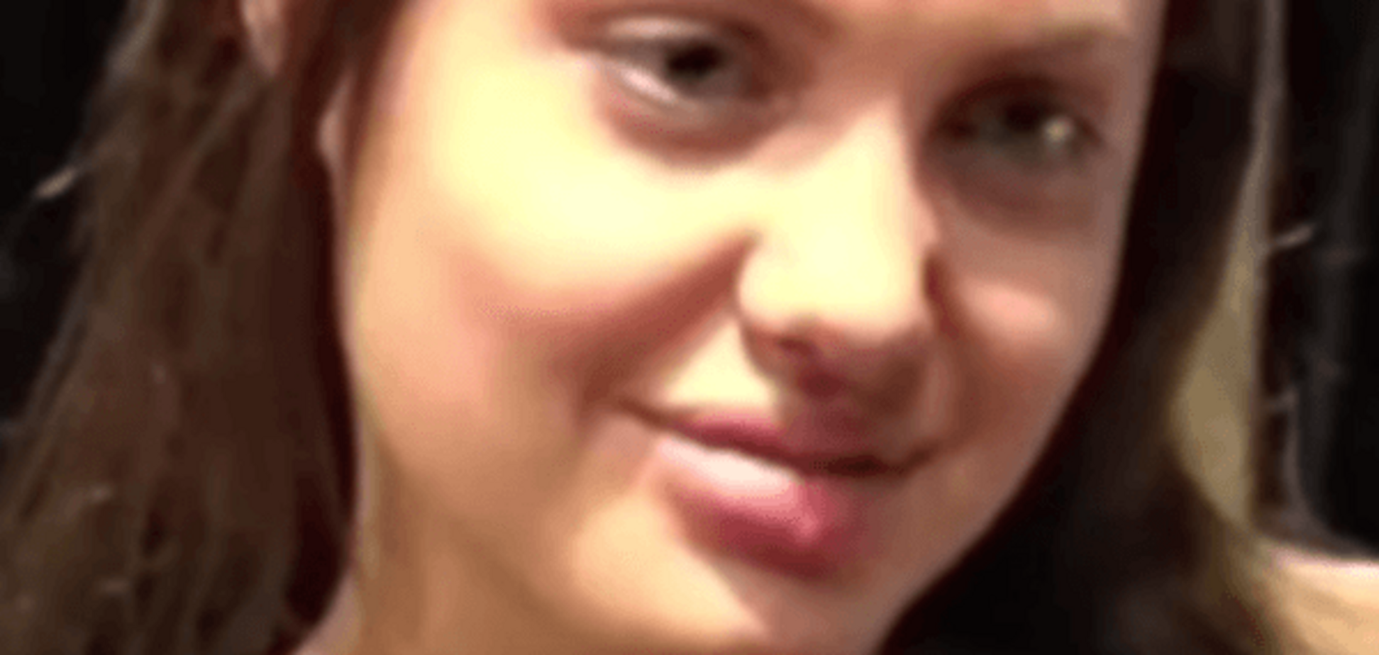 В сети появилось редкое видео актерской истерики 25-летней Джоли