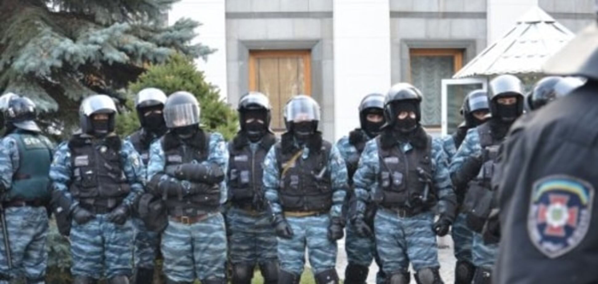 У центрі Києва міліція інсценує торішній напад 'Беркута' на Автомайдан