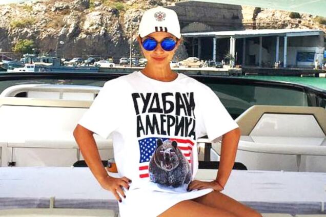 Лучшая подруга Жанны Фриске в майке 'Гудбай, Америка' отдохнула в Крыму