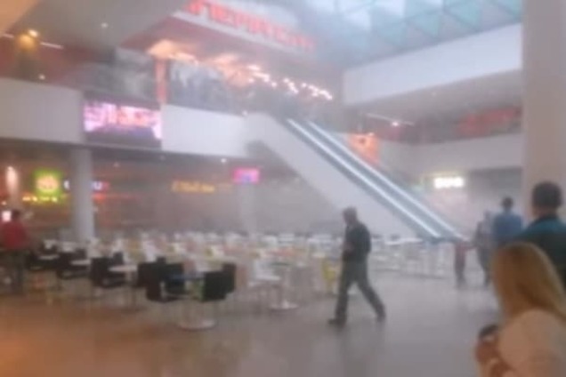 Пожар в киевском ТРЦ: появилось видео ЧП
