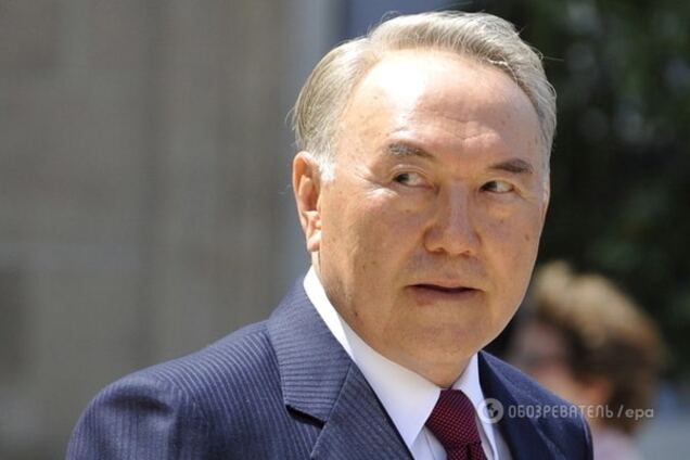 Назарбаев призвал народ отказаться от 'вредных' бананов и фуа-гра