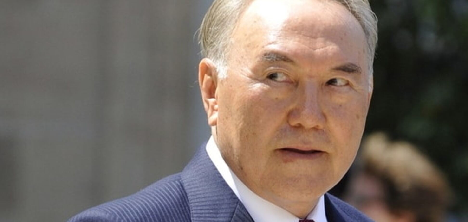 Назарбаев призвал народ отказаться от 'вредных' бананов и фуа-гра