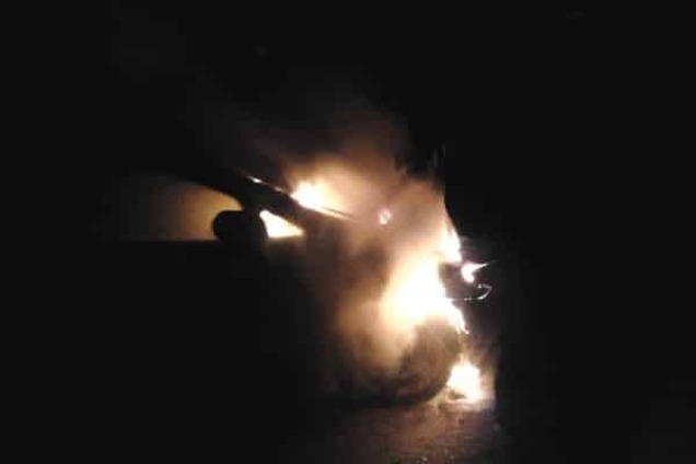 В Киеве ночью подожгли автомобиль