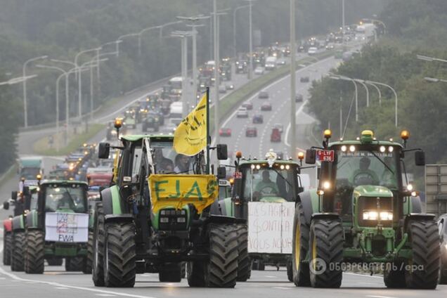 В Брюсселе разъяренные фермеры приехали на тракторах под штаб-квартиру ЕС: фоторепортаж