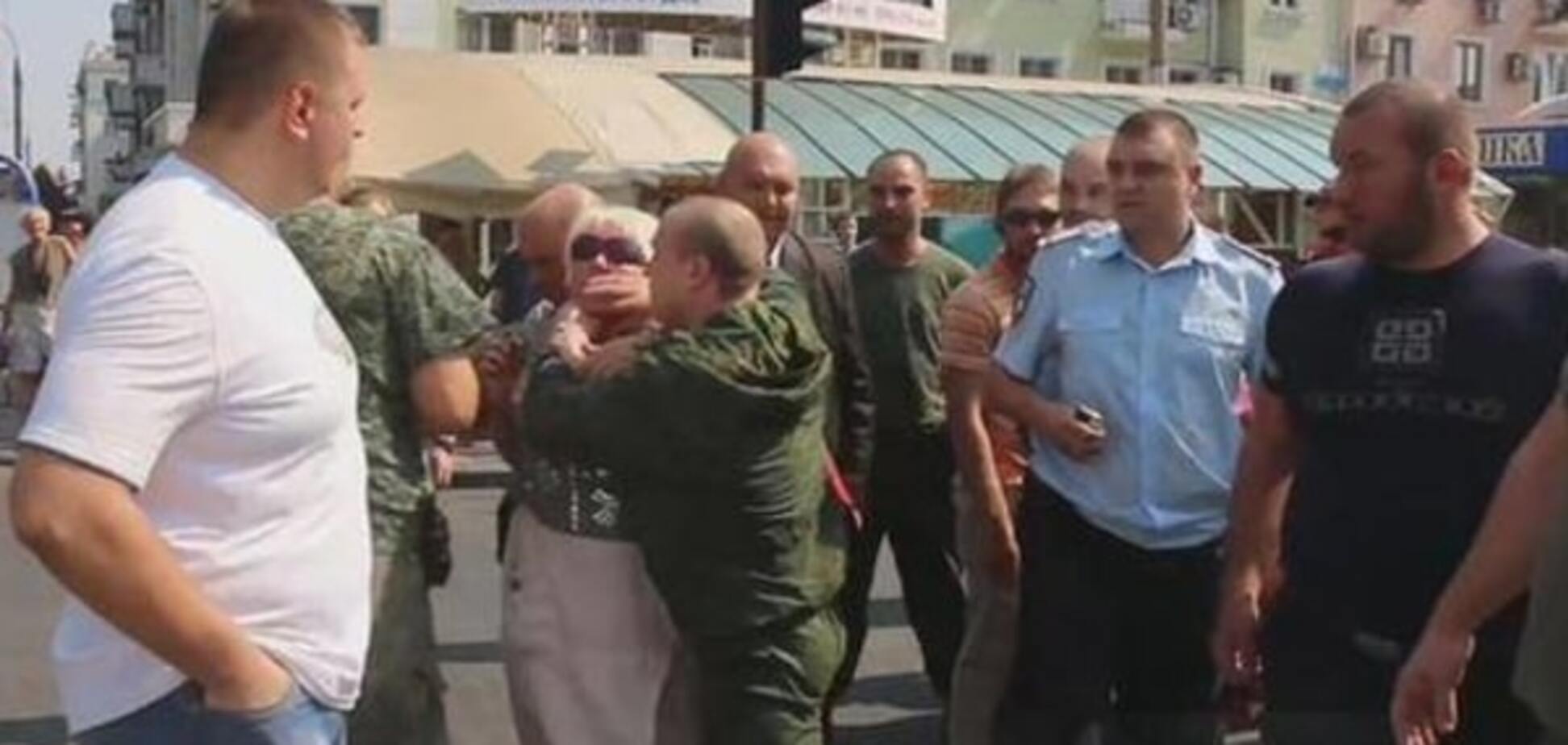 Журналіст показав, як 'ДНР-івці' закривають рот неугодним: фотофакт