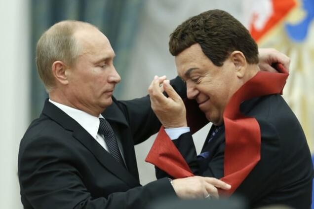 Я присматриваю за такими: Путин намекнул, что Кобзон является проблемой