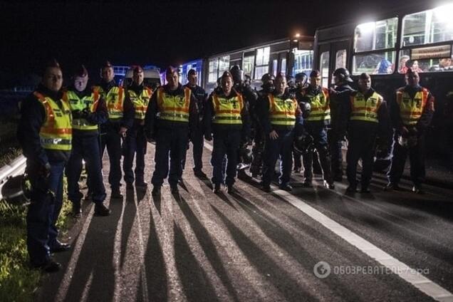 В Венгрии полиция слезоточивым газом успокаивала мигрантов: видеофакт