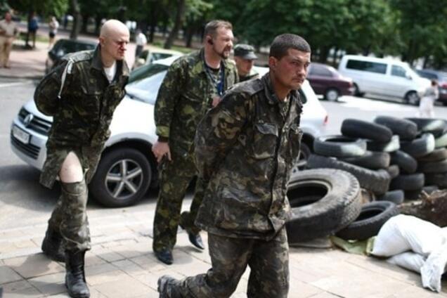 Двух украинских военных освободили из плена