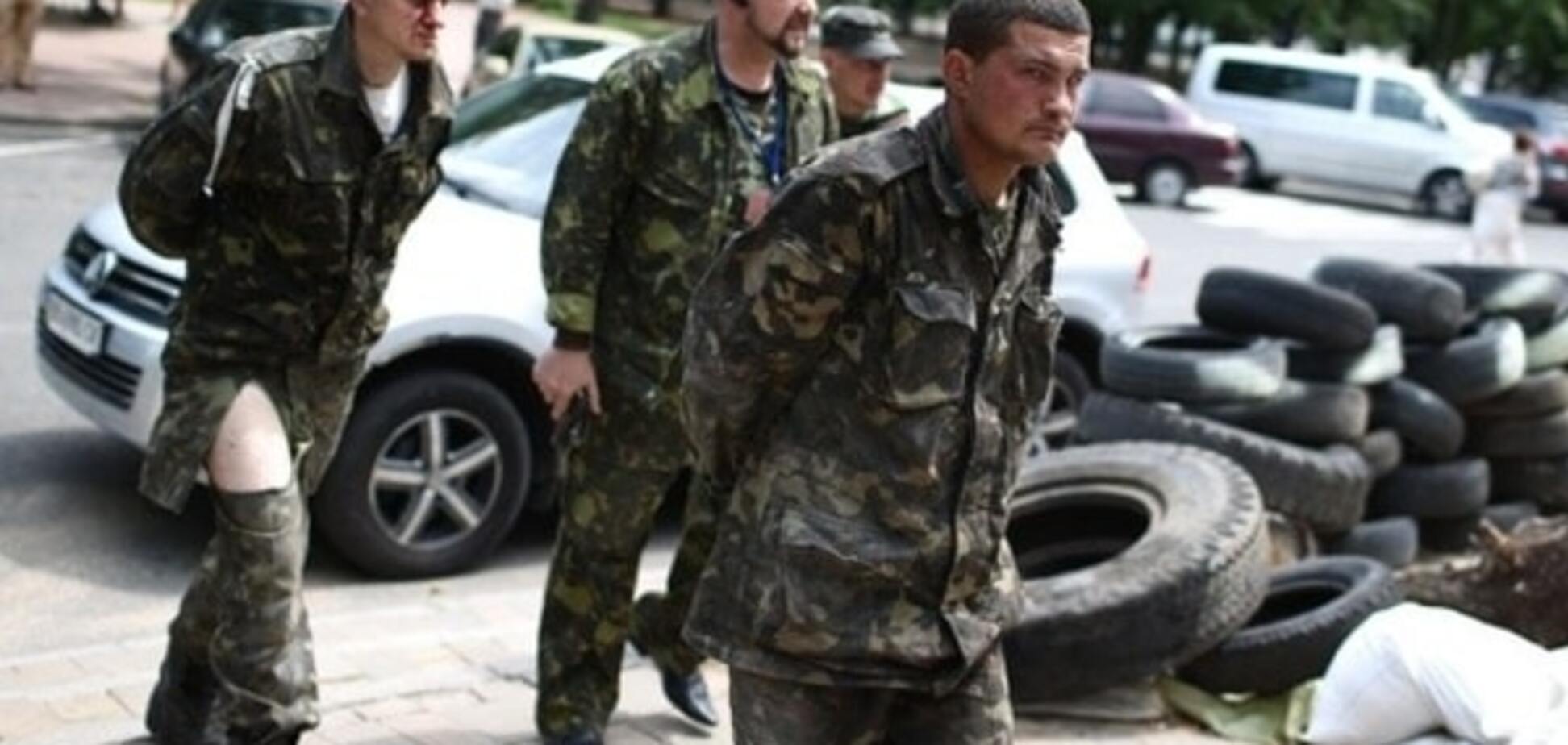 Двох українських військових звільнили з полону