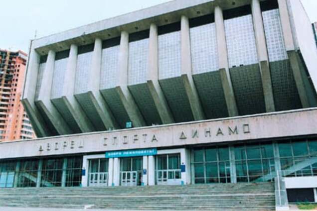 Террористы сожгли и пустили на металлолом один из символов Донецка: фотофакт