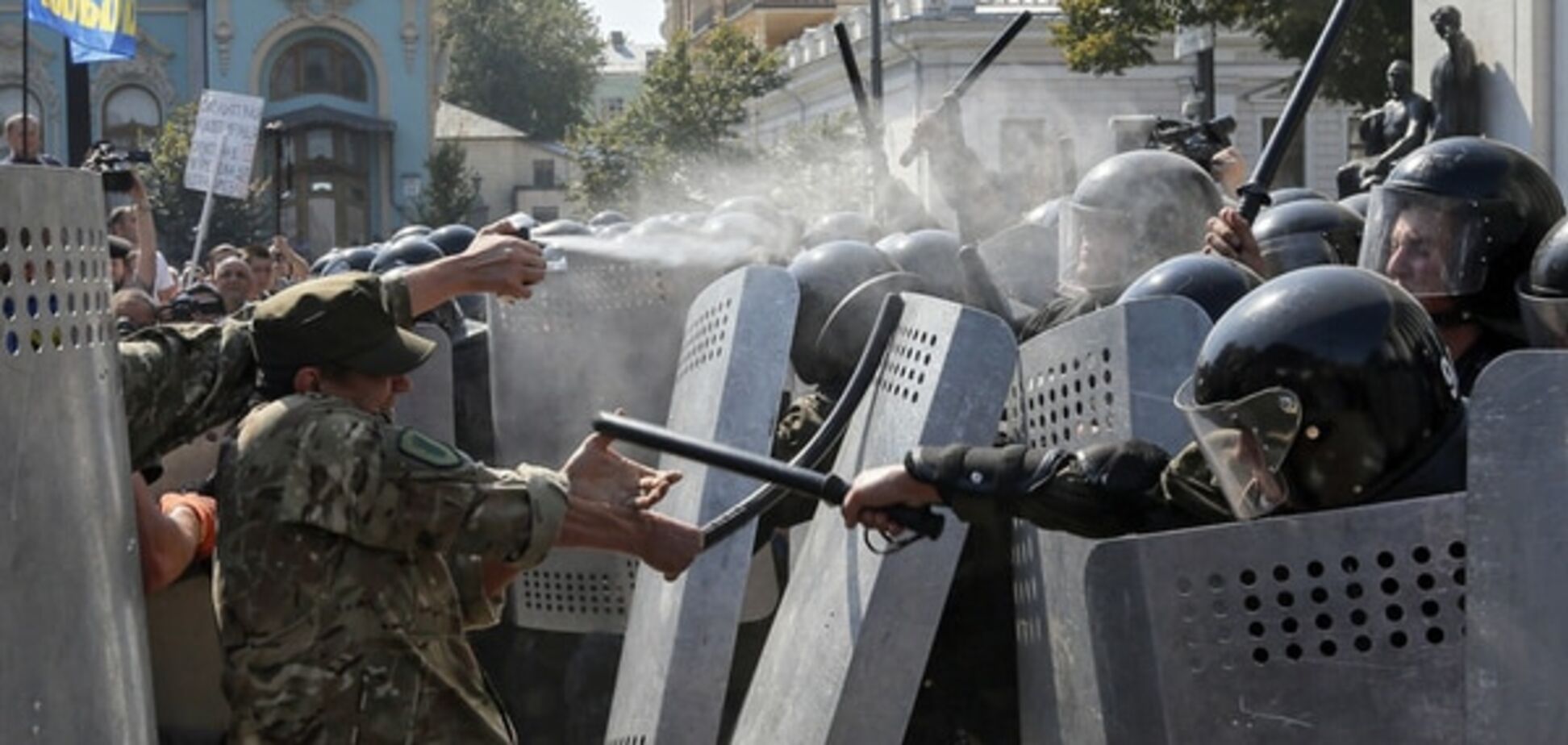 Турчинов рассказал, как семью гранатами для Рады хотели 'взорвать' Украину