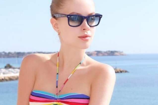 Стройная невестка Повалий показал фигуру в бикини на испанском пляже