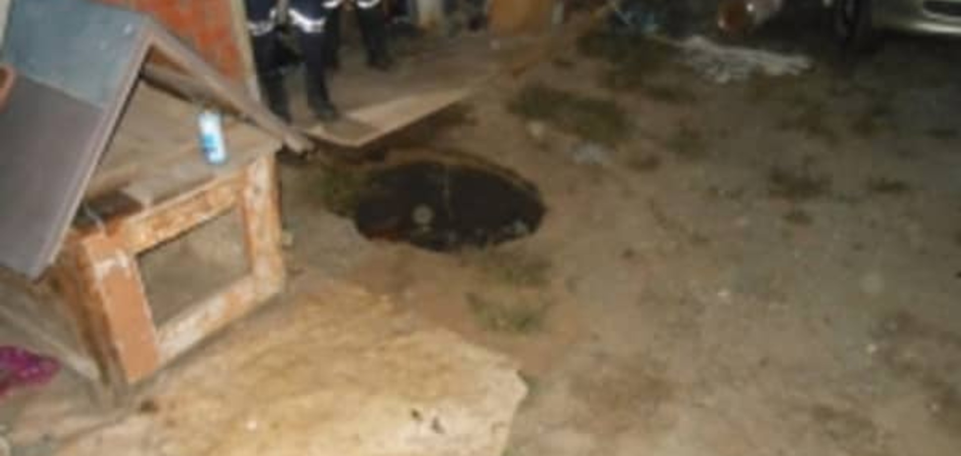 'Врата ада': в России мужчина провалился под землю и исчез. Опубликовано фото