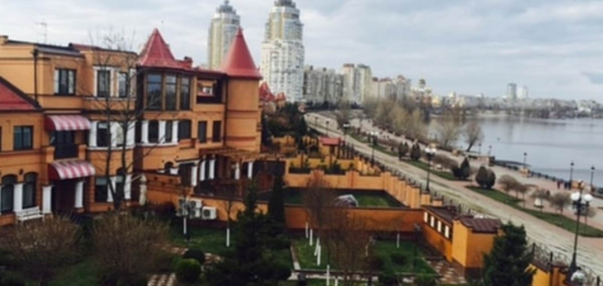Зимовий сад та ігрові кімнати: який вигляд має особняк Януковича