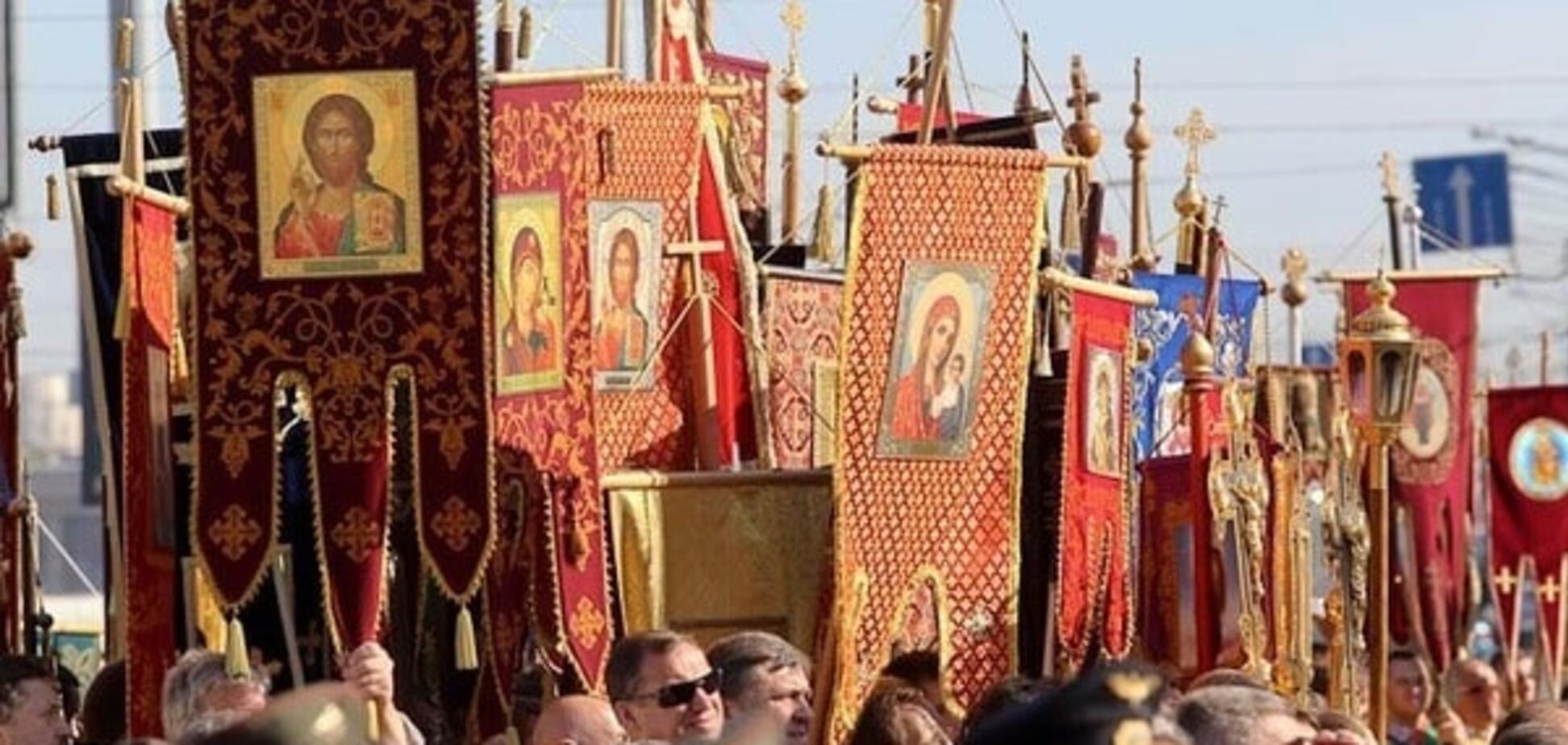 'Духовные скрепы': в России бюджетников принудительно сгонят на крестный ход