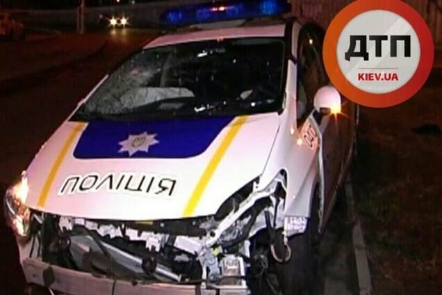 В Киеве полиция попала в жесткое ДТП: фото с места аварии