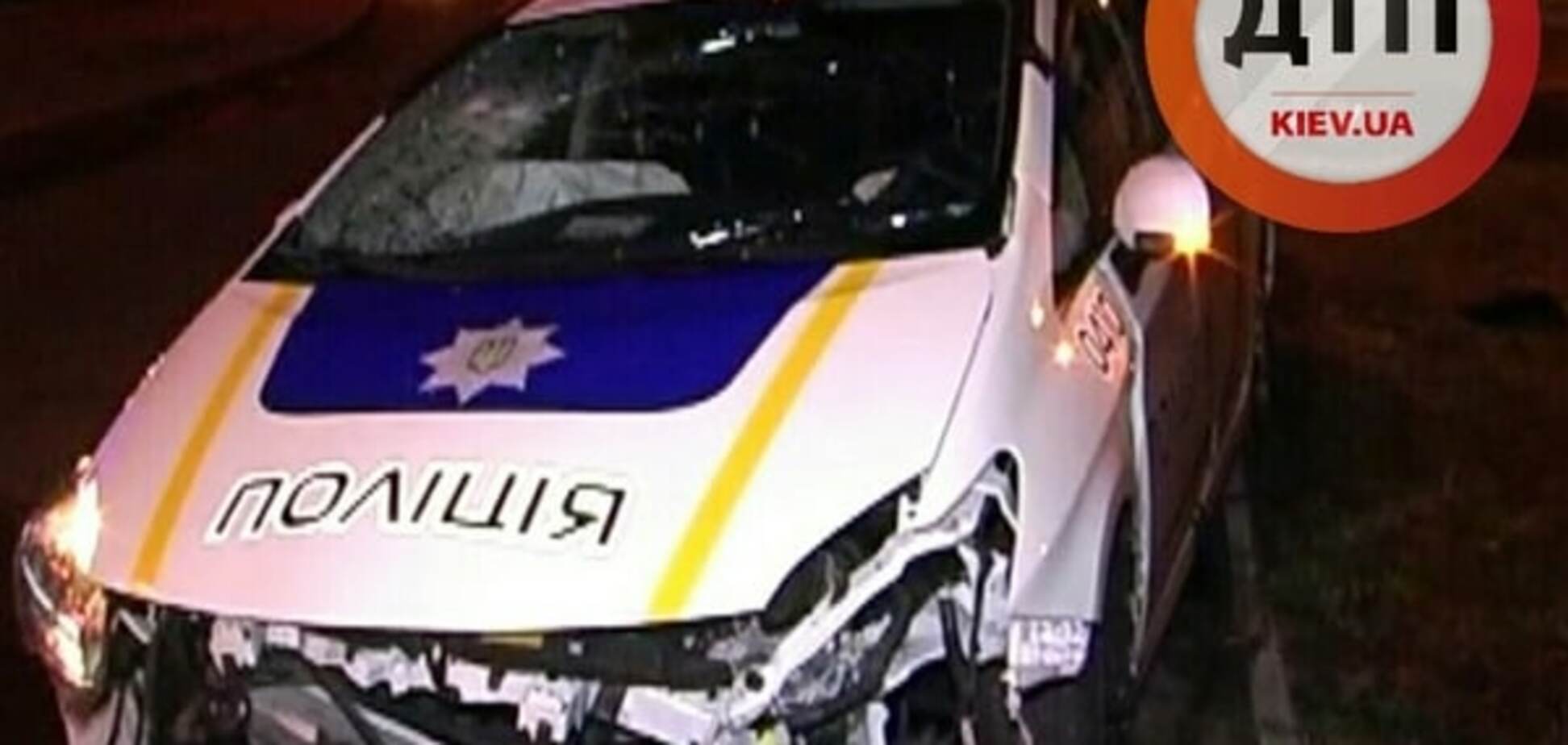 В Киеве полиция попала в жесткое ДТП: фото с места аварии