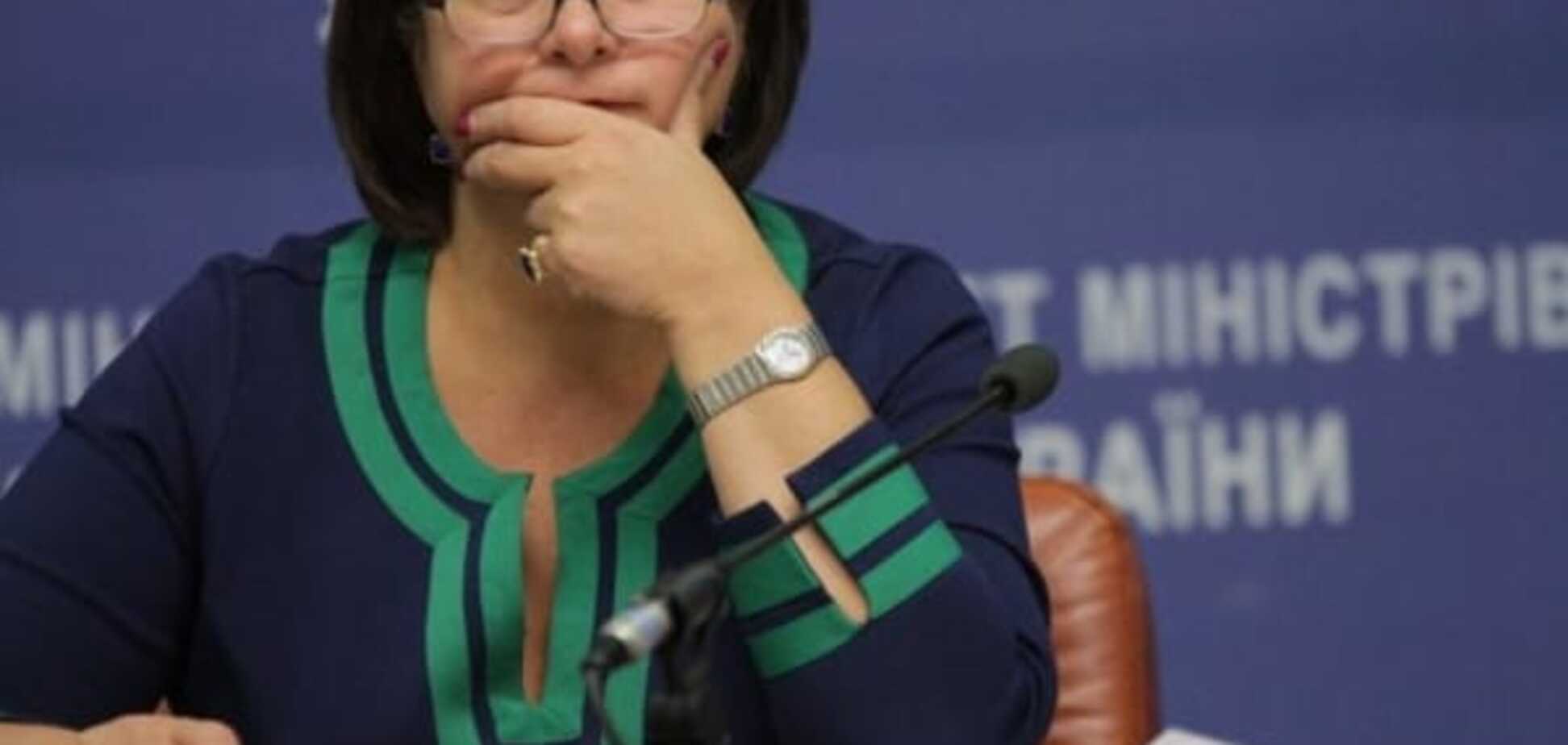 Журналисты рассмотрели у Яресько часы, усыпанные 42 бриллиантами