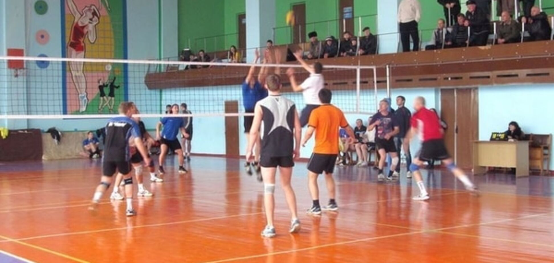 'Русский мир пришел': в сети показали фото Дворца спорта в 'ЛНР' до и после оккупации