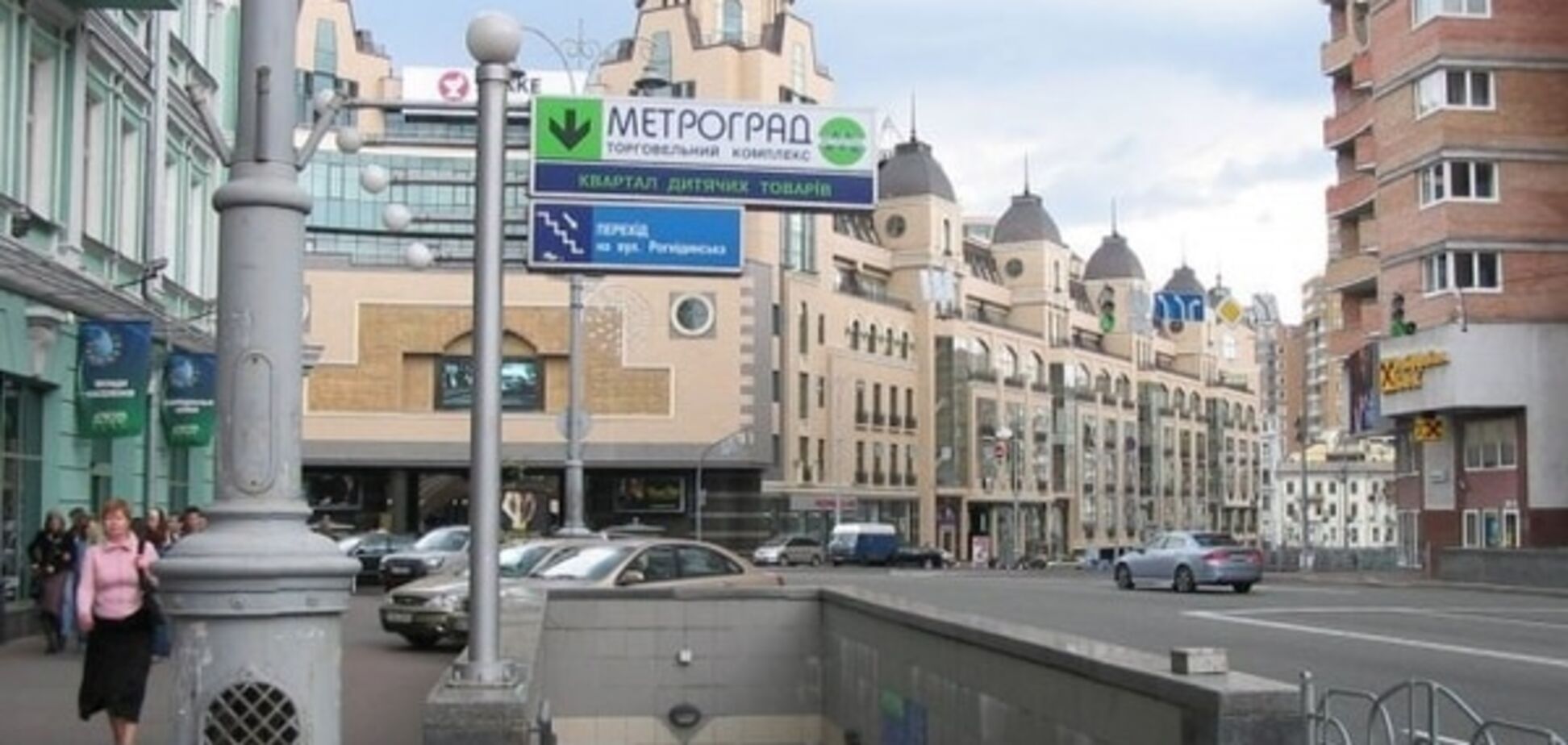 В центре Киева пешеходы атаковали дорогу из-за ремонта подземного ТЦ