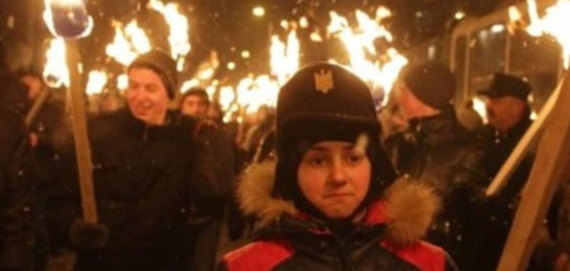 День рождения Бандеры: во Львове и Житомире жгли факелы и молились