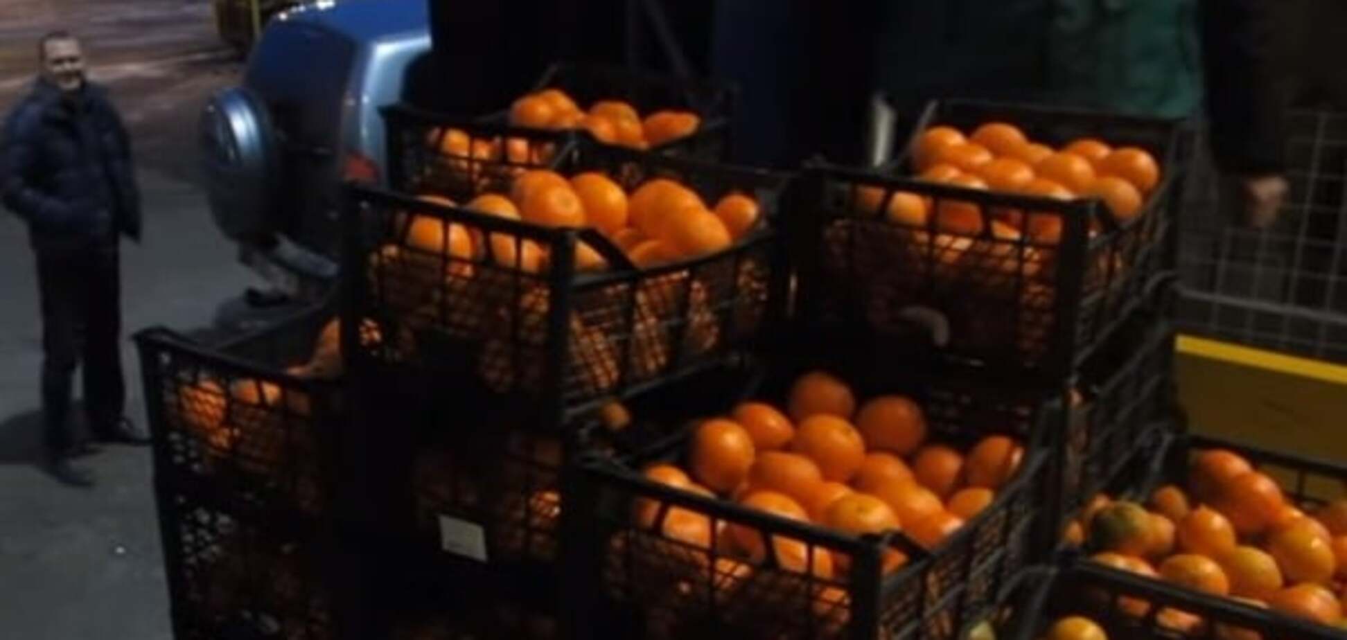 У Росії похвалилися знищенням 225 кг турецьких мандарин: опубліковано відео