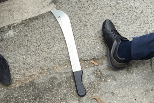 Подросток с мачете 'во имя Аллаха и ИГИЛ' набросился на еврейского учителя