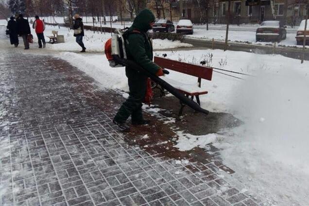 Чудо-техника: в Киеве для уборки снега придумали снегодувы 
