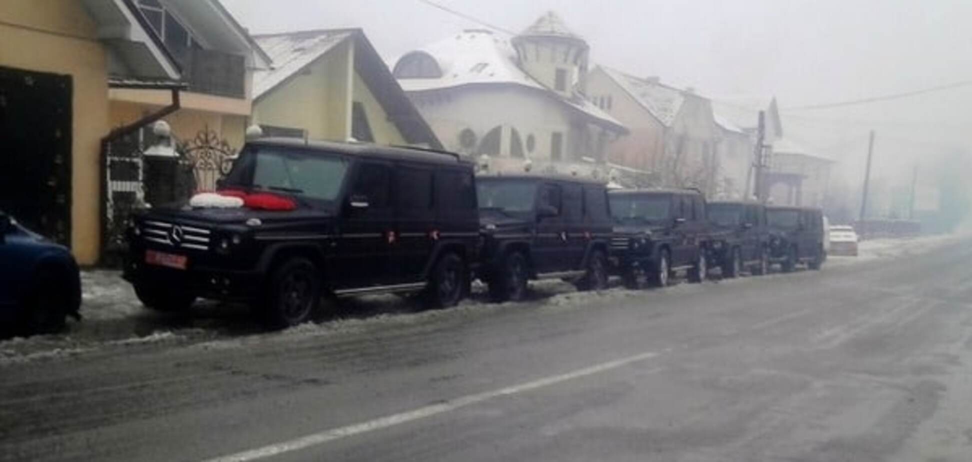 На Закарпатье цыганский кортеж шокировал своей роскошью: фотофакт