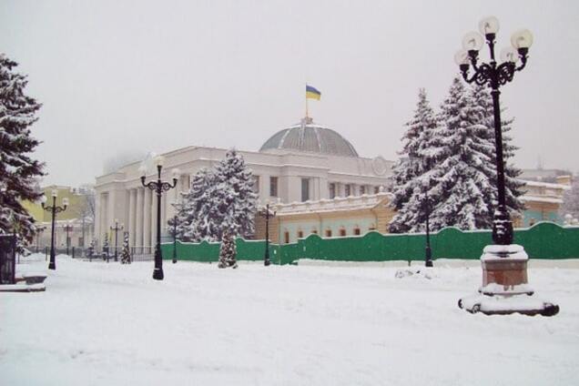 Сьогодні пріоритети влади - зміни до Конституції та імперативний мандат