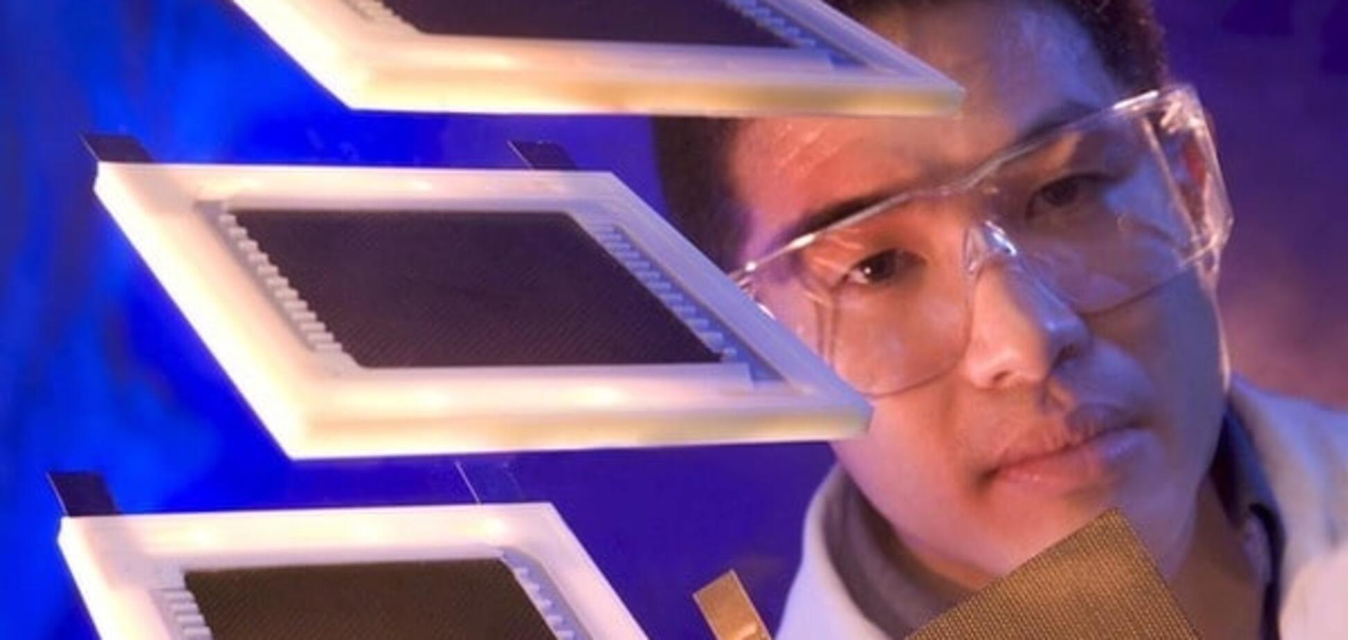 Американские ученые создали 'живучую' батарейку для смартфона