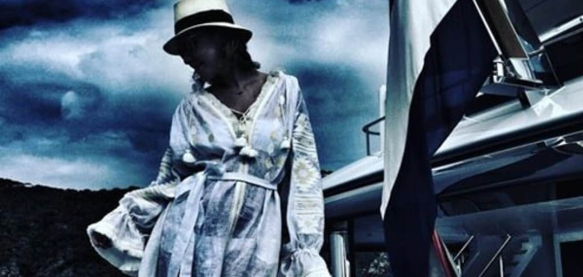 Собчак отдохнула на 'острове миллиардеров' в вышиванке от украинского дизайнера