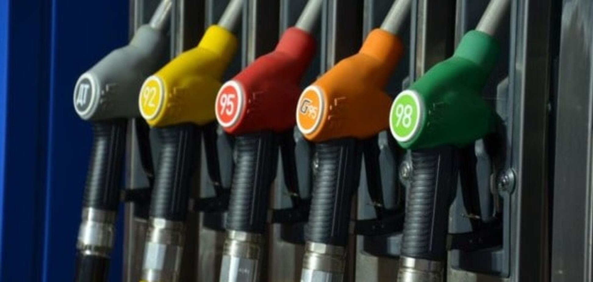 Топливный трюк: Кабмин хочет снизить цены на бензин, чтобы затем сесть 'на потоки'
