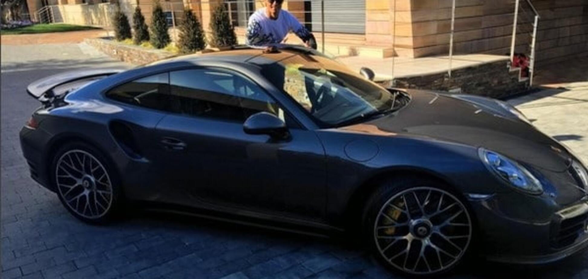 Роналду похвастался 'малышкой' за 200 тысяч евро: фото покупки