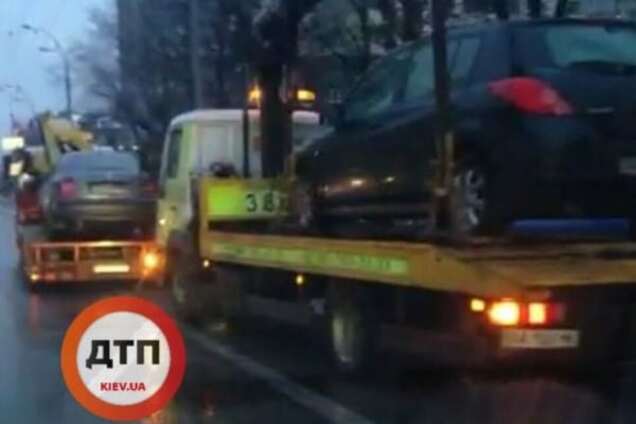 В Киеве полиция устроила облаву на автохамов: опубликовано видео