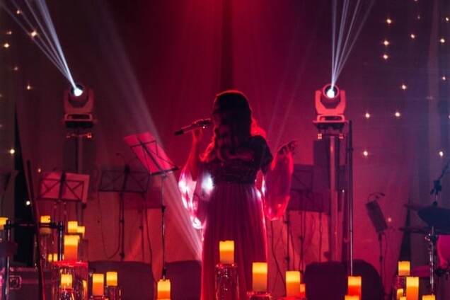 Тина Кароль презентовала яркий рождественский фотопроект и новый альбом