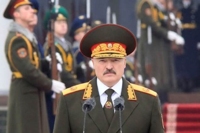 Воевавшие на Донбассе 'смелые белорусы' уже позируют в Минске с оружием - Лукашенко