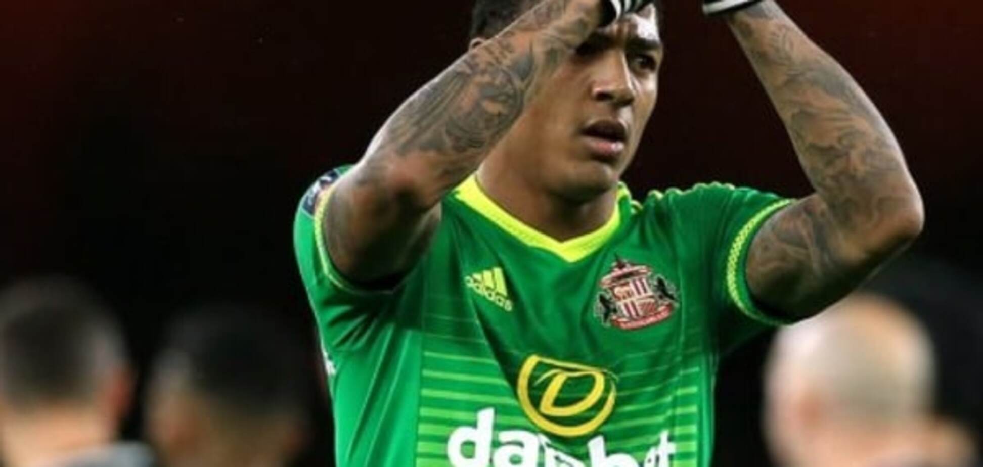 Голландський футболіст забив фантастичний 'більярдний' гол в чемпіонаті Англії: яскраве відео