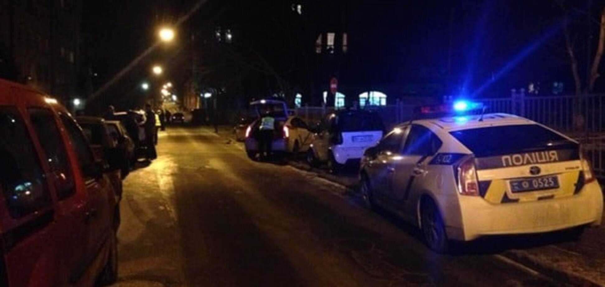 Во Львове легковушка протаранила трамвай и повредила семь авто