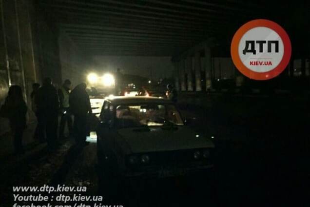 В Киеве пьяный водитель 'ВАЗ' уcтроил драку с полицейскими